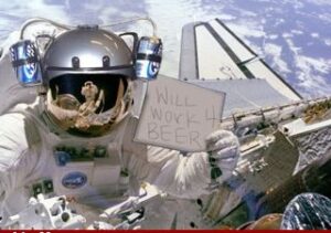 Space-Beer-Helmet-31016