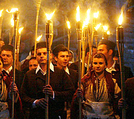 thefix_pitchfork mob