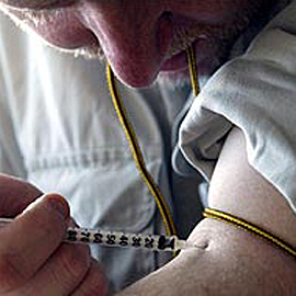 injecting-heroin-fix