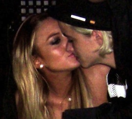 lindsay-lohan-and-samantha-ronson-kissing