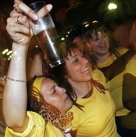 Teens-drinking-in-Spain-jpg