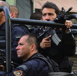 Police-officers-in-the-Ma-010