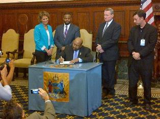 Mayor Nutter signs weed bill