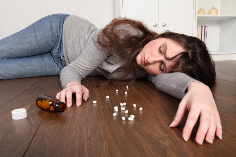 woman pills overdose