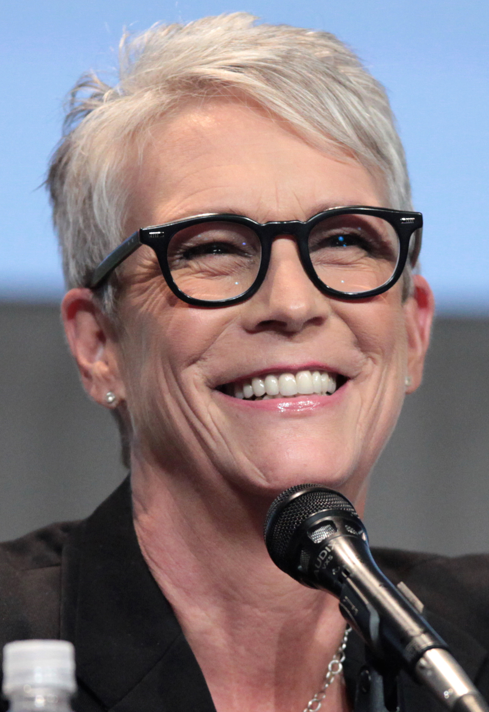 Jamie Lee Curtis Pens Essay On Her Former Opiate Addiction