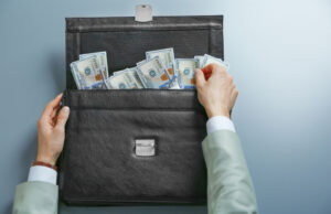 vDrug Salesmen Arrested For Bribing Doctors To Prescribe Fentanyl Spray