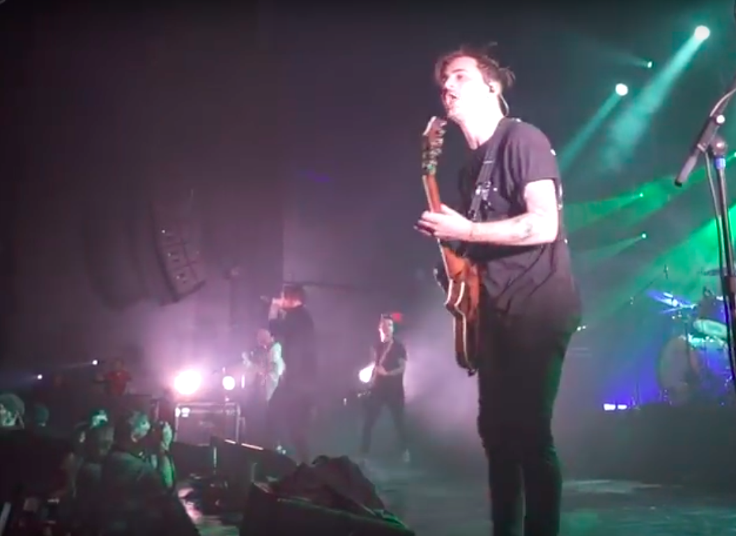 Beartooth performing,