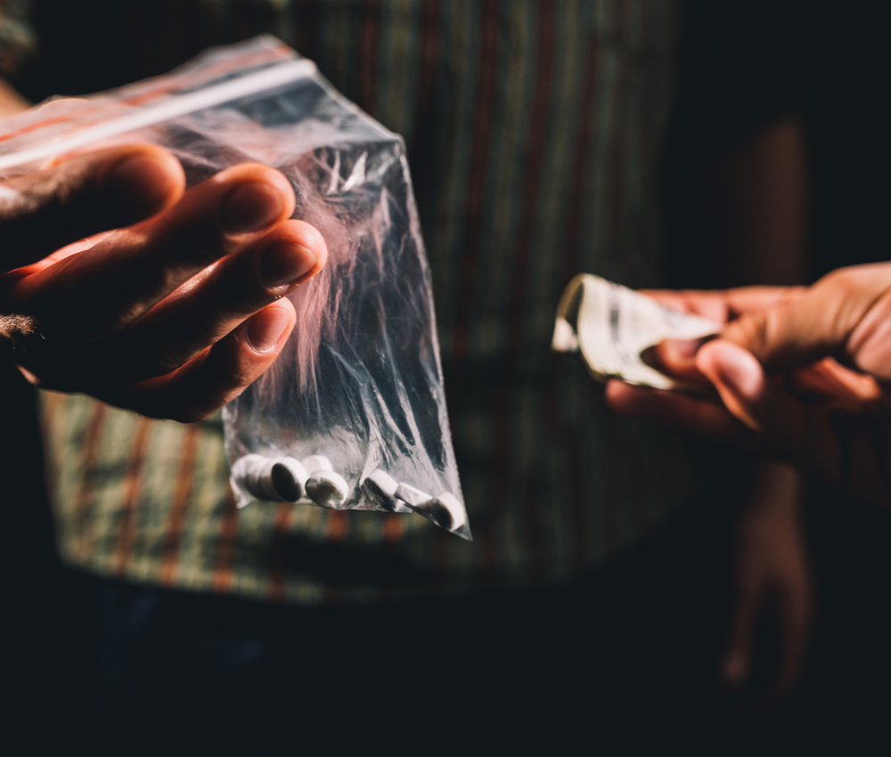 drug dealer selling pills