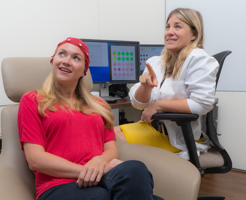 Patient and doctor discussing brain imaging results