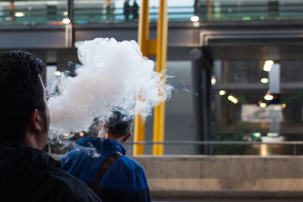 Man juuling after using social media