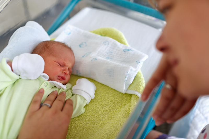 mother and newborn baby in hospital, opioid dependent, not "addicted baby"