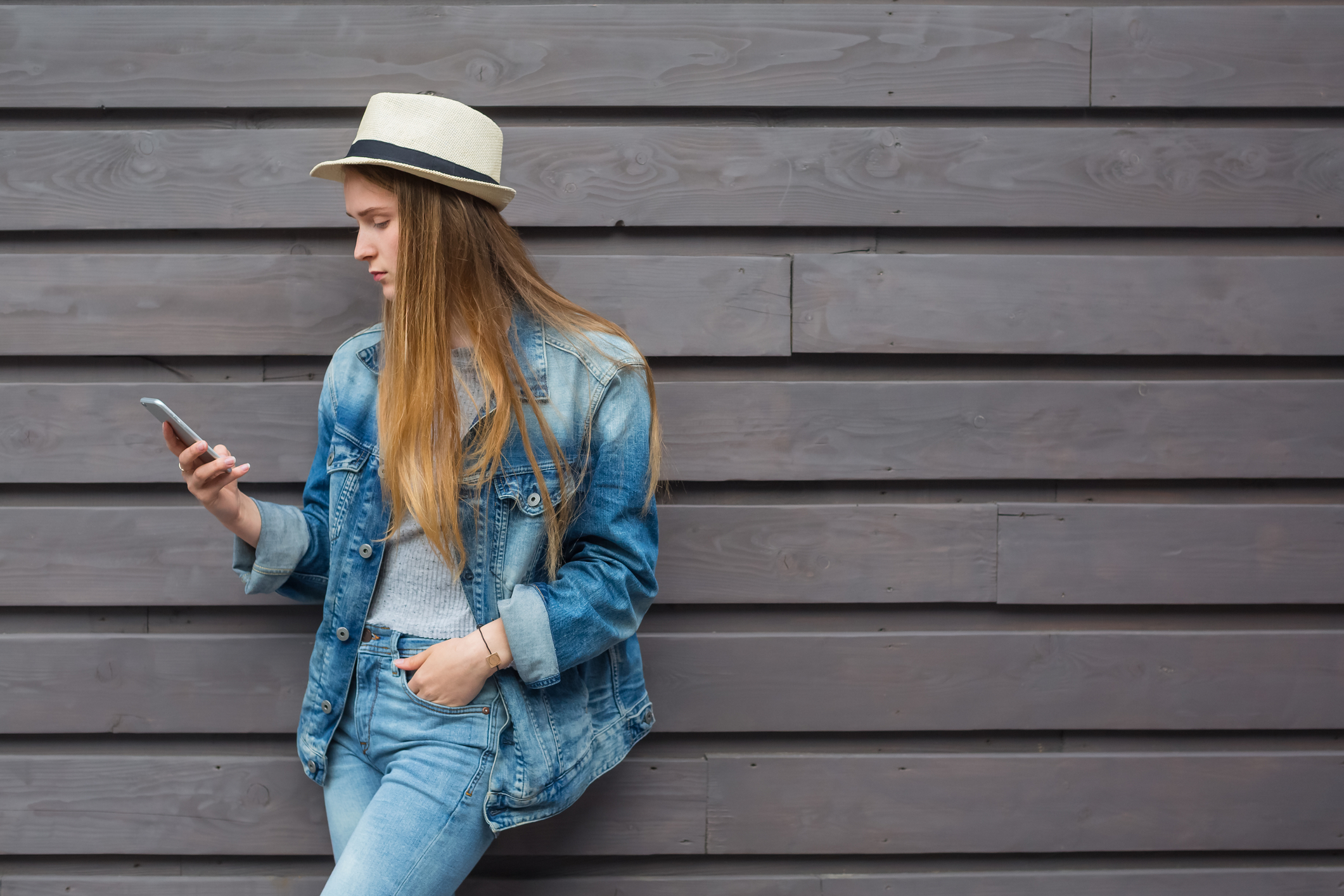 teen using smartphone app for mental health