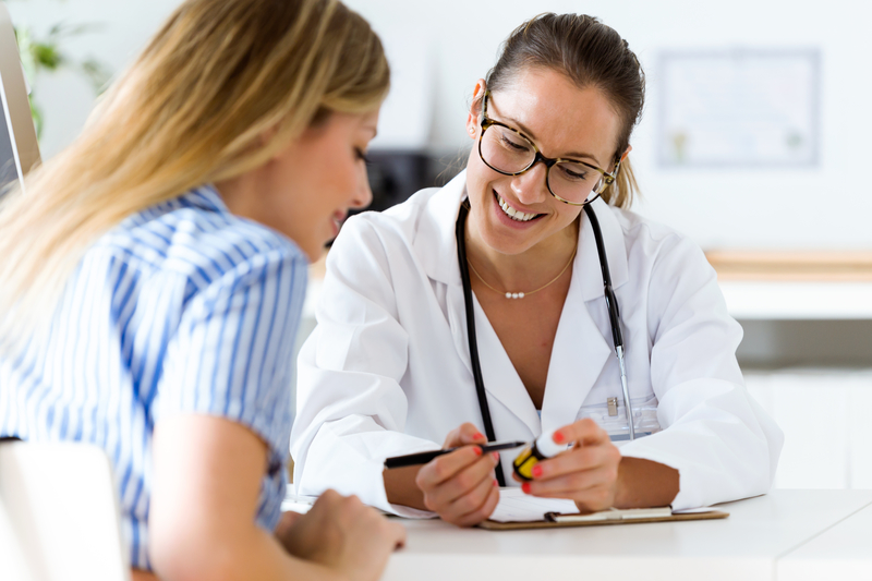 Doctor explaining medication to patient, MAT, medication-assisted treatment