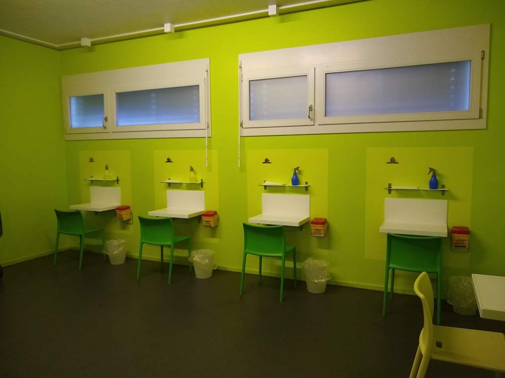 Quai 9 injection room, supervised consumption site.
