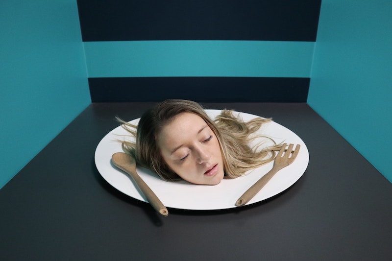 woman's head served on a dinner plate